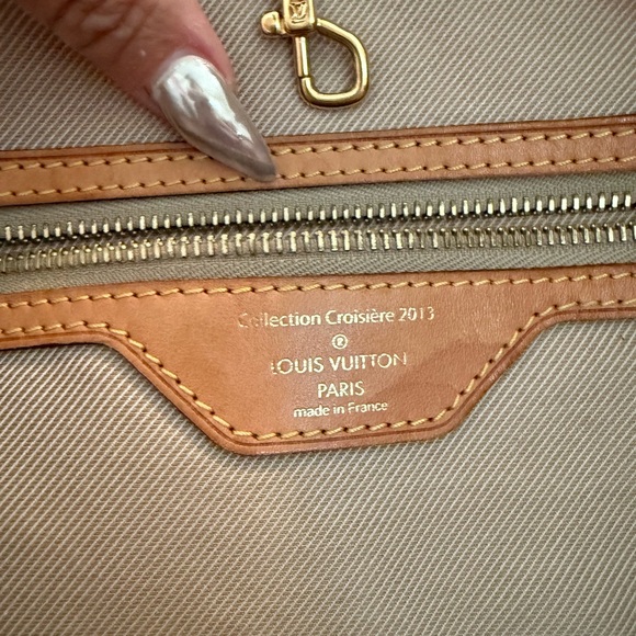 Louis Vuitton Monogram Neverfull in Rose Denim. - Picture 3 of 13